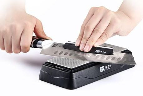 Taidea Diamond Sharpening Stone in Use