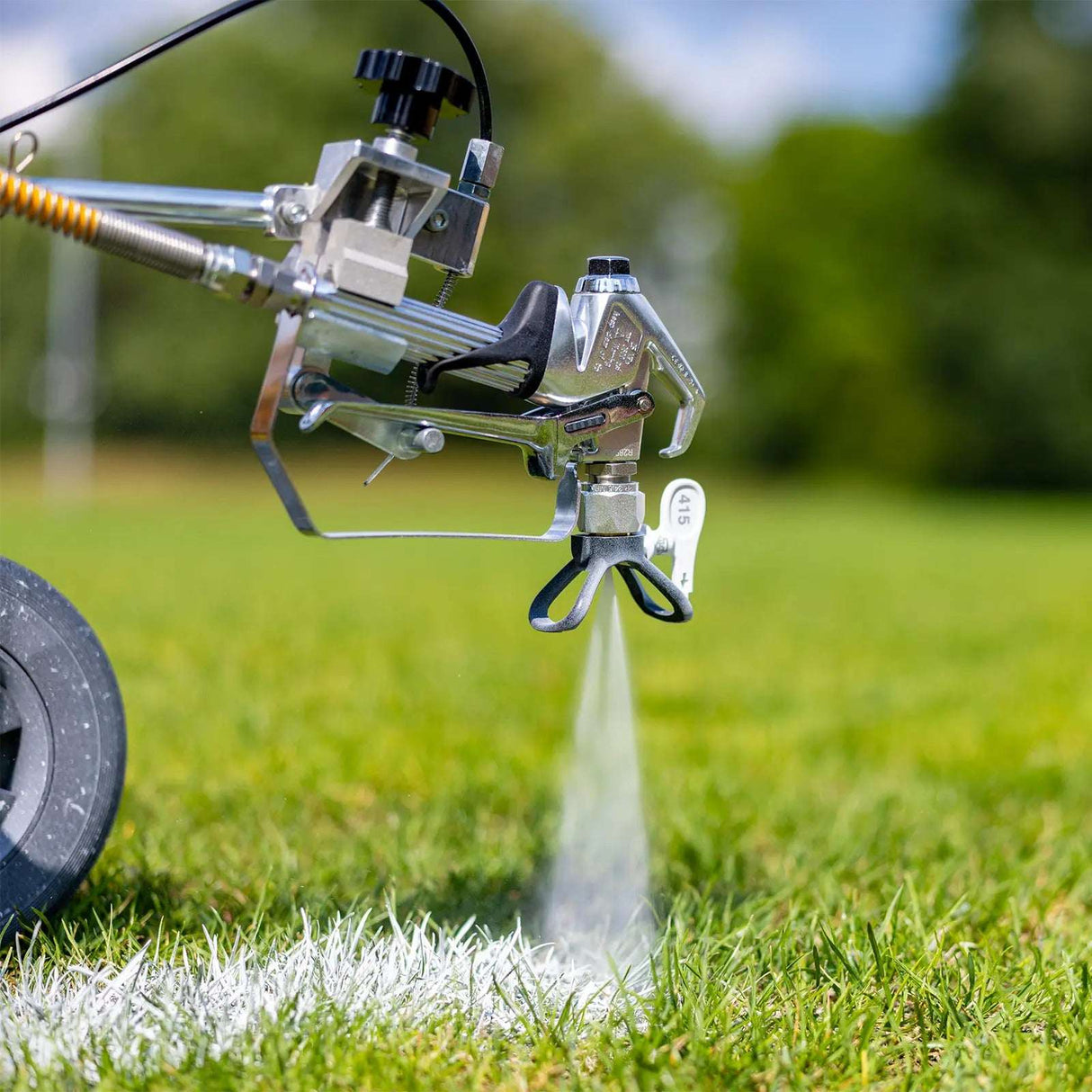 Line Cart with Spray gun in action