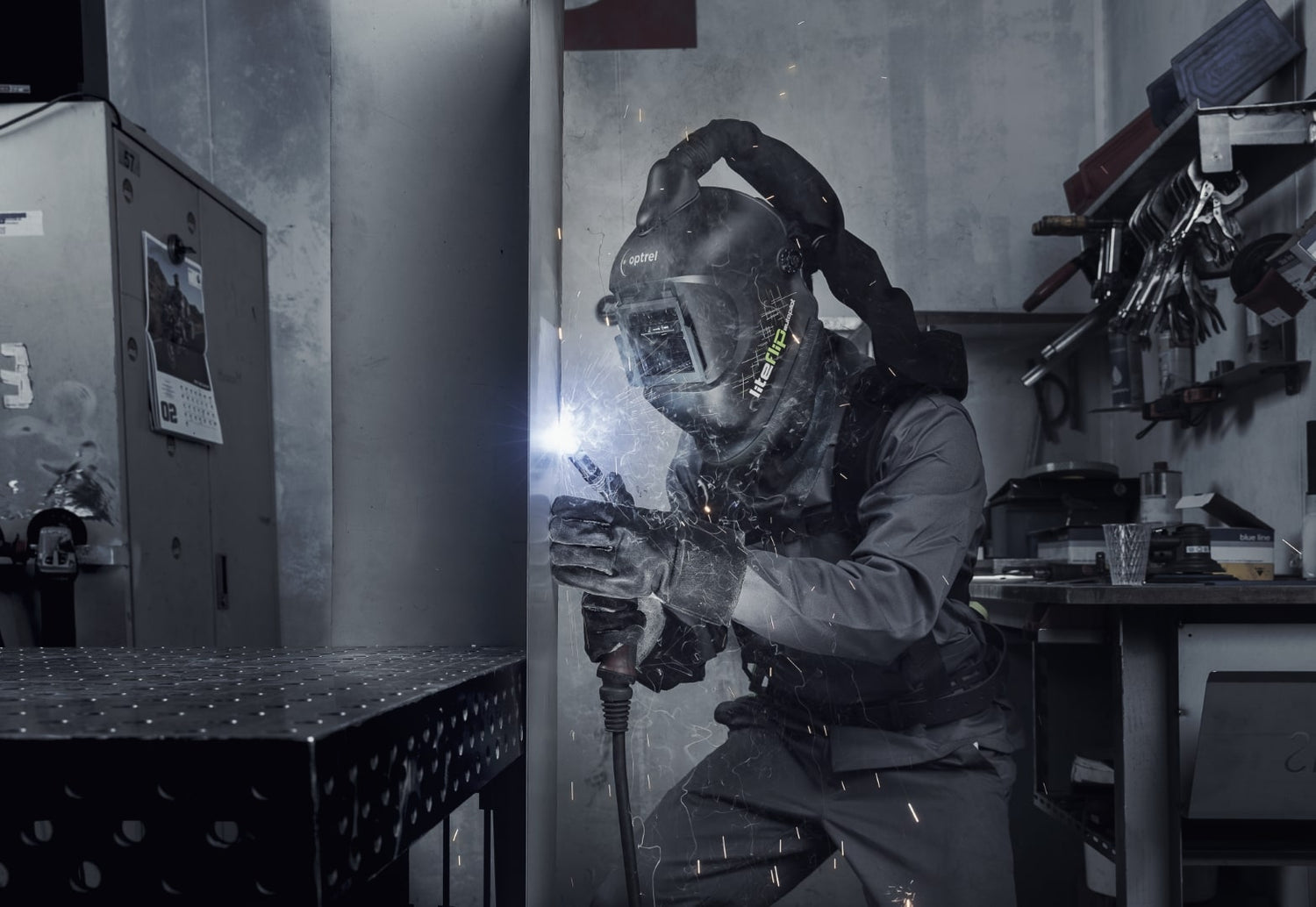 Optrel Liteflip - A Fully Automated Flip Front Welding Mask