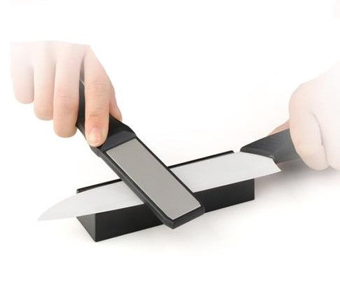 Taidea Hand Held Diamond Knife Sharpener in Use