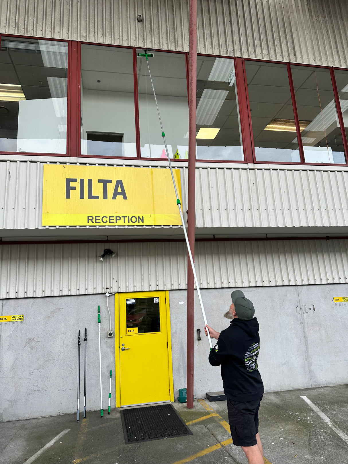 Fully extended 6m Unger extension pole