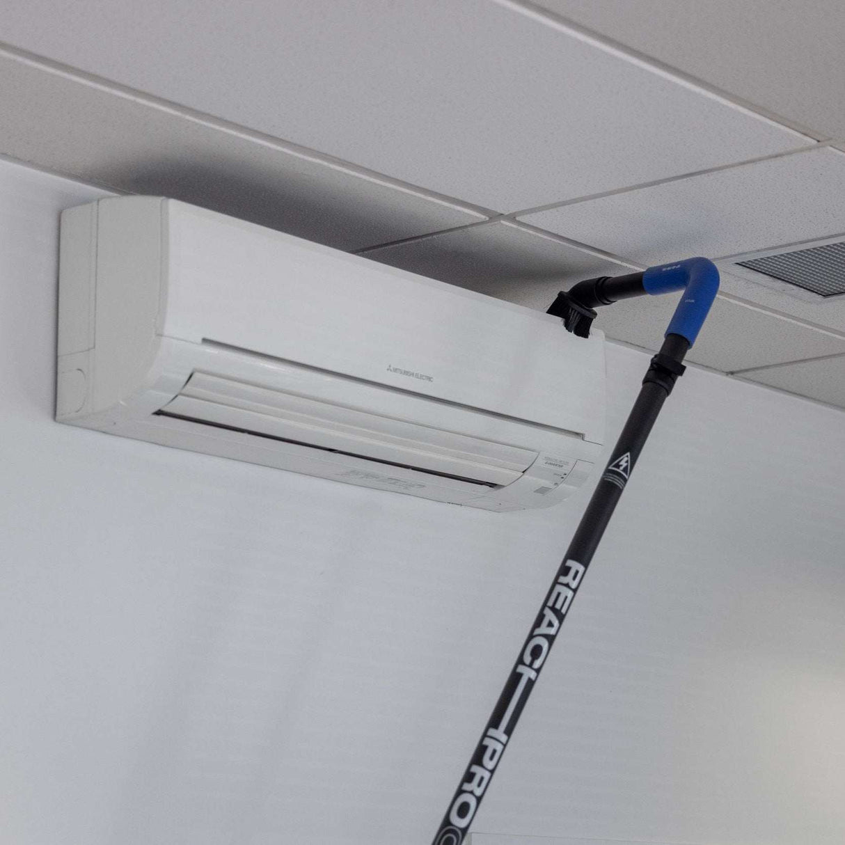 REACHPRO CARBON 6M KIT @ HEIGHT VACUUM SYSTEM in action 